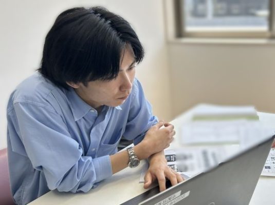 インタビューの様子